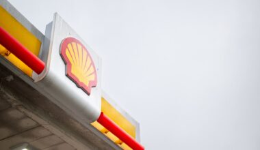 Shell posts weaker-than-expected full-year profit on lower oil prices