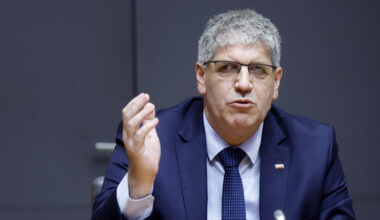 Kaj sta premier Golob in minister Poklukar poslancem povedala o CVZ?