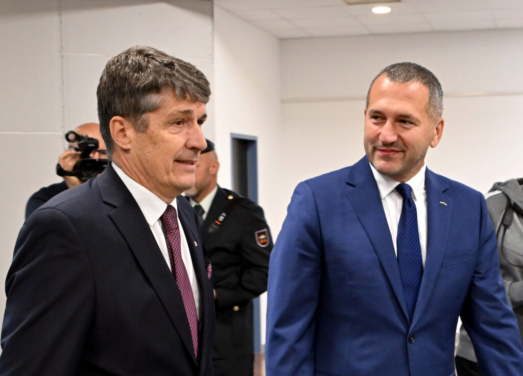 Primopredaja poslov na ministrstvu za obrambo