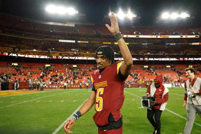 Commanders quarterback Jayden Daniels celebrates after beating the Falcons on Sunday.