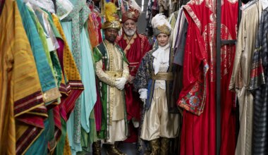 Todo listo para la Cabalgata de Reyes, la 'noche de los deseos cumplidos': más de 1.500 personas de comitiva y 1.200 kilos de caramelos - El Mundo