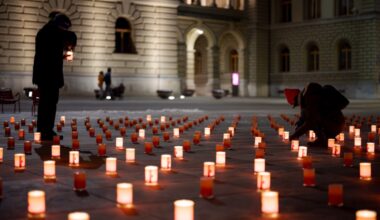‘One million stars’ against poverty light up Swiss parliament square
