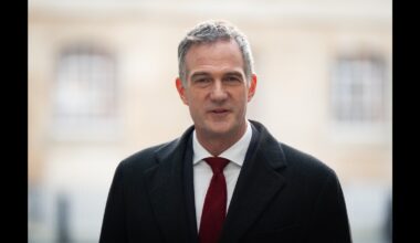 UK must not let AI ‘wash over our economy’, says Science Secretary