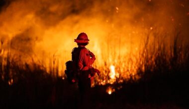Auto Fire 25% Contained As Authorities Brace For Dangerous Winds
