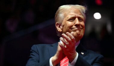 Trump op feest voorafgaand inauguratie: 'Einde aan invasie immigranten'