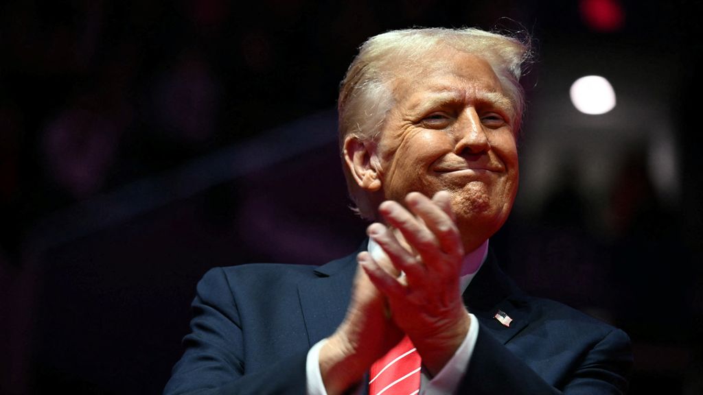 Trump op feest voorafgaand inauguratie: 'Einde aan invasie immigranten'
