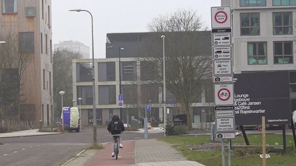 Reeks verkeersborden bij milieuzone Amsterdam leidt tot verwarring