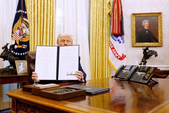 President Donald Trump signs an executive order in the Oval Office of the White House on Jan. 23, 2025, calling for the creation of a cryptocurrency working group to propose new digital asset regulations and to look into the creation of a national cryptocurrency stockpile.