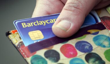 More Americans fall behind on credit cards