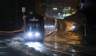 Utagerende kvinne pågrepet etter å ha truet med kniv på bybanen