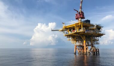 Brent crude oil price tests key support, while silver, copper prices rise | Levels to Watch