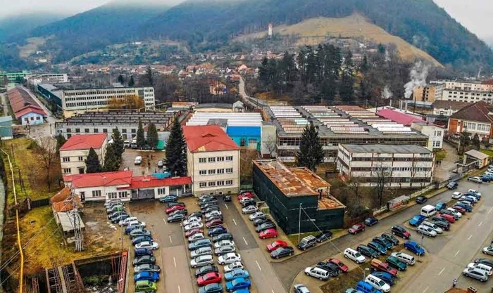 Orașul Cugir și uzina sa mecanică. Sursa: Wikipedia