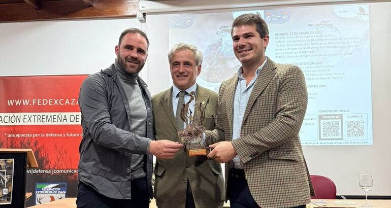 Ignacio Higuero asiste a la inauguración del Campeonato de España de Cetrería en Llerena