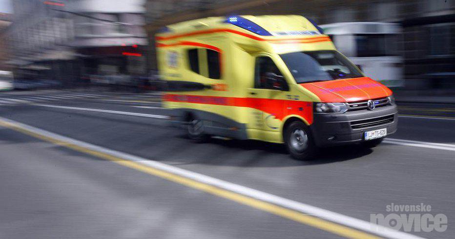 Dva mladoletnika ostala brez roke, tretji bo najverjetneje izgubil vid na enem očesu