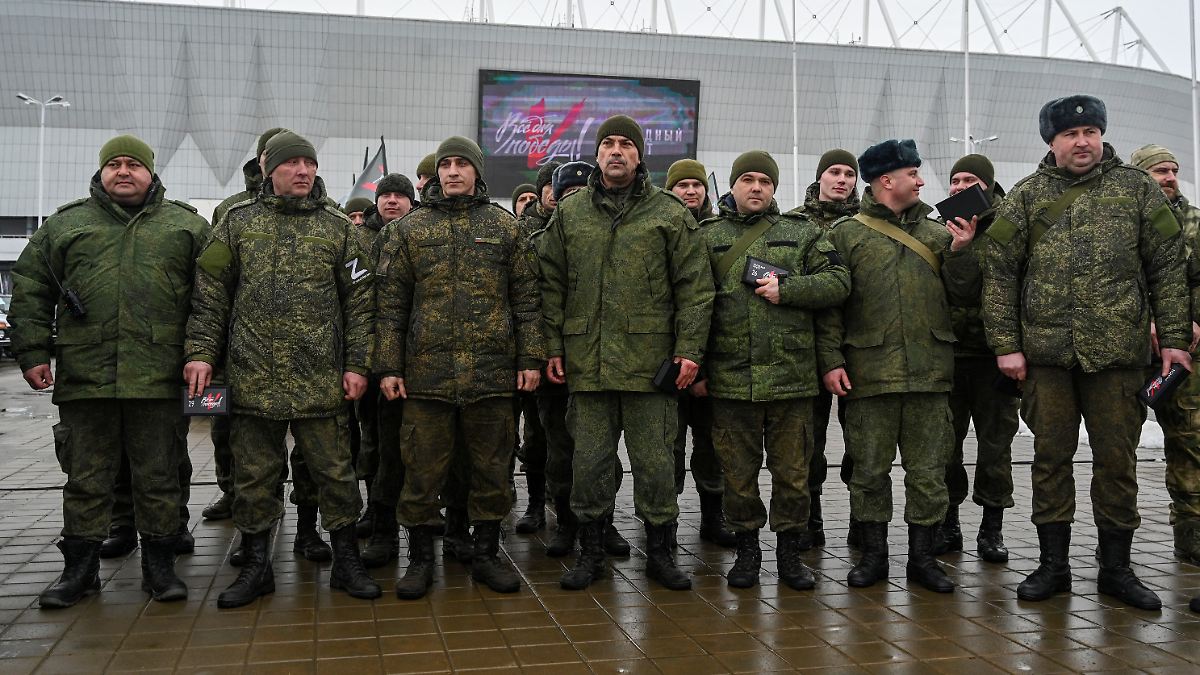 "Fleischwolf"-Taktik: London sieht Ukraine-Krieg immer verlustreicher für den Kreml