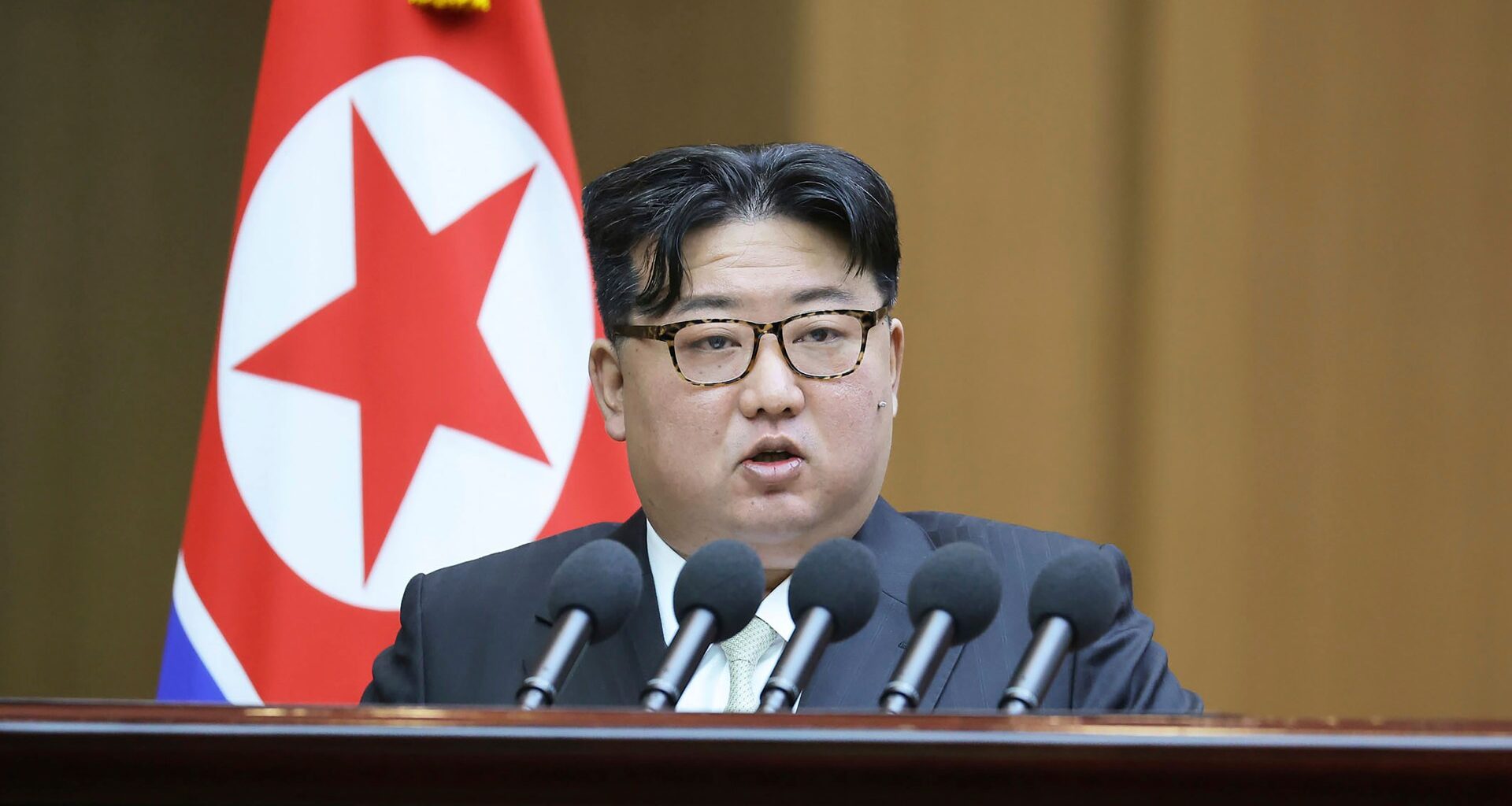 Tyrant Kim-Jong-un bans North Koreans from eating hotdogs for bizarre reason