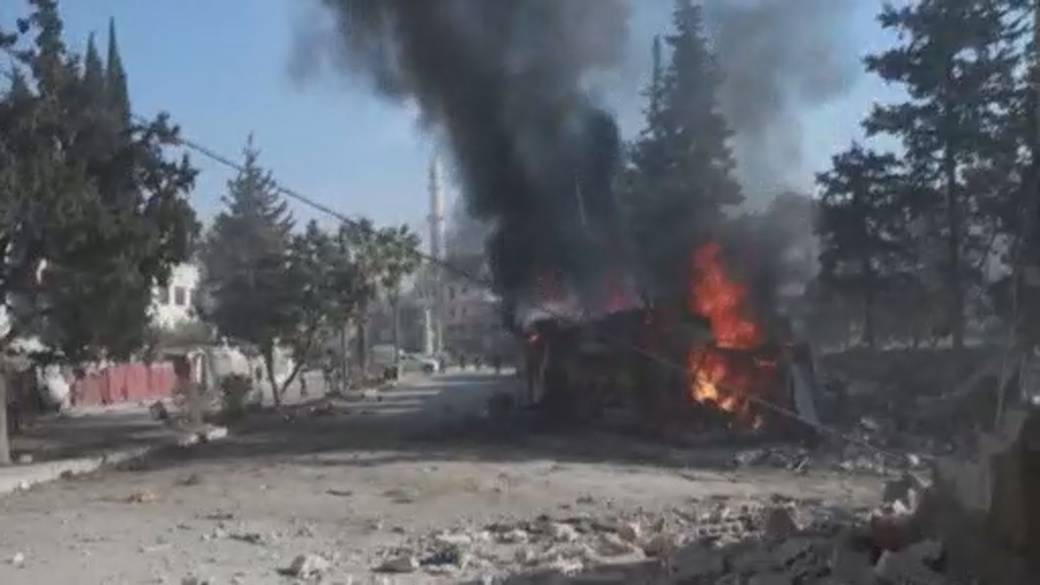 Click to play video: 'Syria civil war: Russia, Iran race to support Assad after rebel assault'