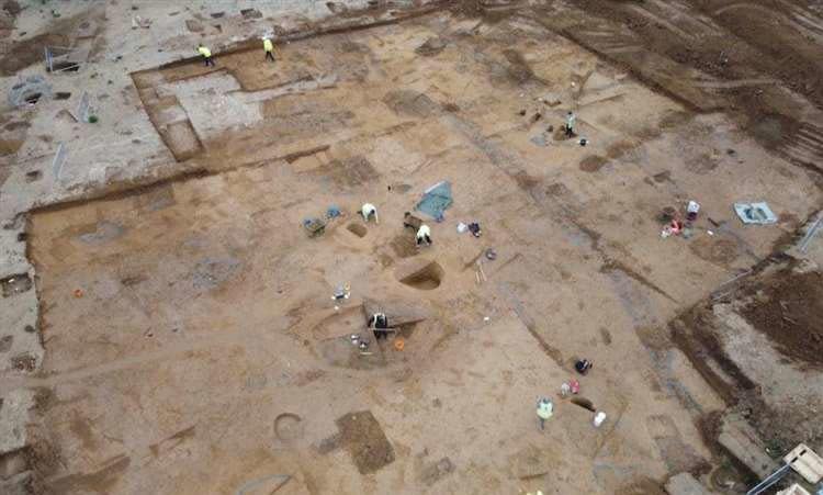 Experts at SWAT Archaeology work on a site in Kent, U.K., where Bronze Age remains and artifacts were found. / Credit: SWAT Archaeology