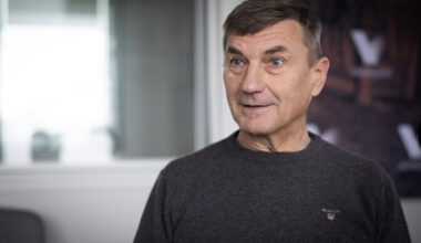 Ex-Estonian PM Andrus Ansip donates professional records to state archive | News