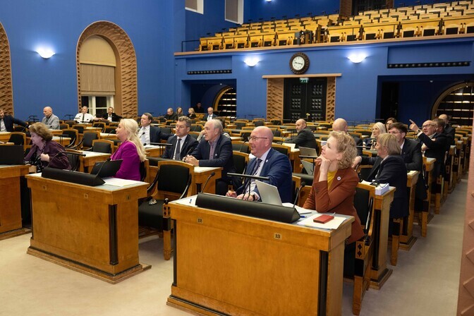 Võimuliit arutab mõtet võtta halli passi inimestelt hääleõigus 2029. aastaks | Eesti