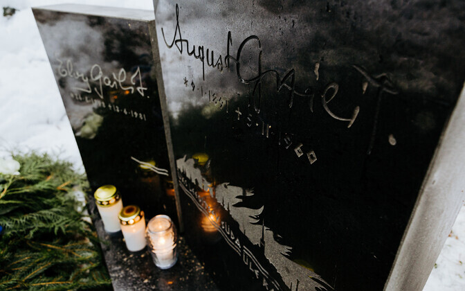 Estonian writer August Gailit's remains reburied in Tallinn cemetery | News