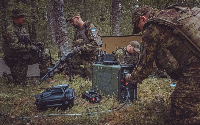 Estonia's Defense Forces testing portable hydrogen generators for use on battlefield | News