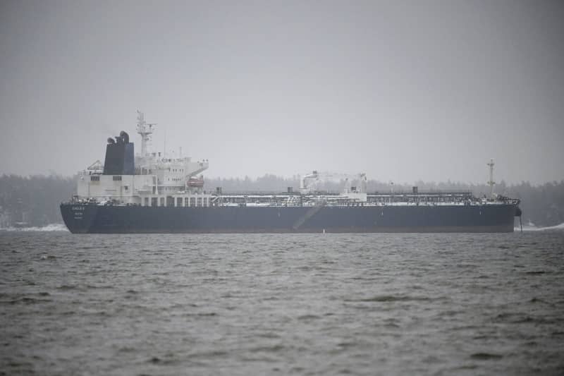 The oil tanker "Eagle S" anchores near the Kilpilahti port in Porvoo, on the Gulf of Finland. The ship "Eagle S", registered in the Cook Islands, is suspected of disrupting the Estlink 2 power connection between Finland and Estonia. Antti Aimo-Koivisto/Lehtikuva/dpa