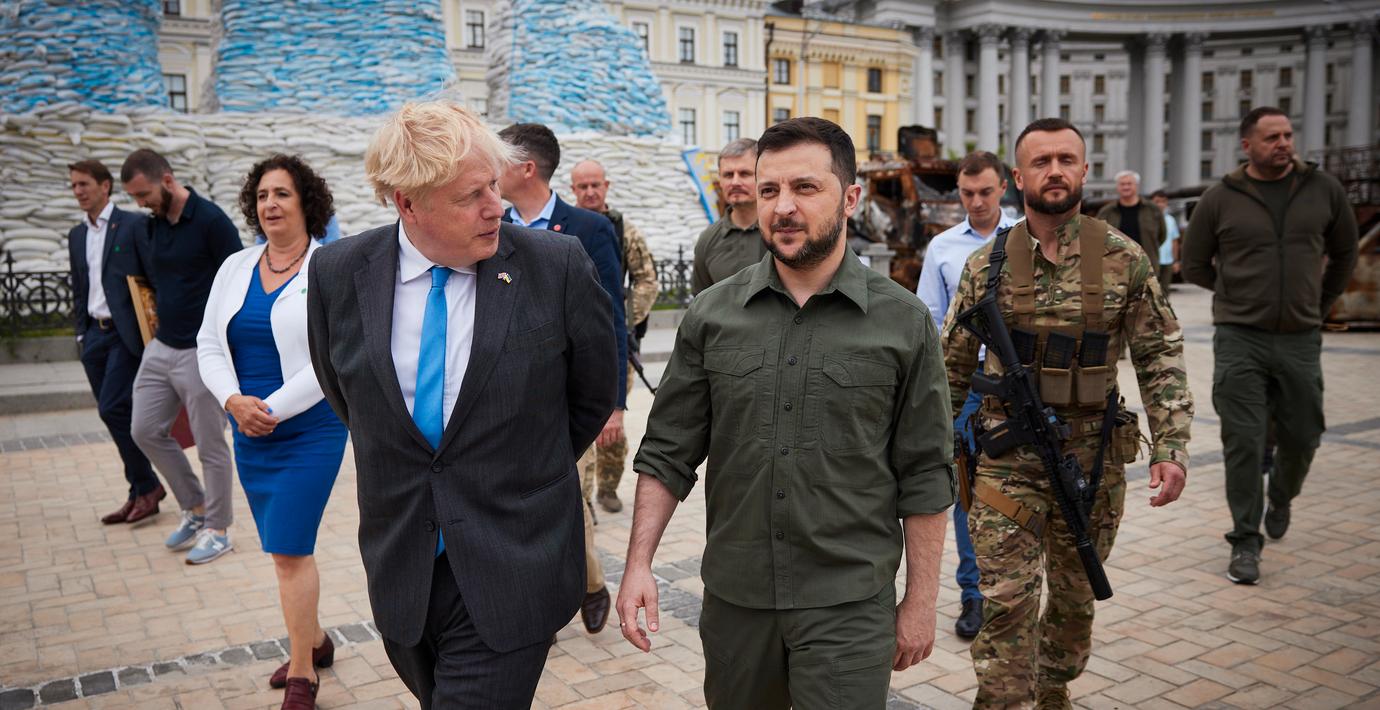 Johnson kallar Vladimir Putin för ”jävla idiot”