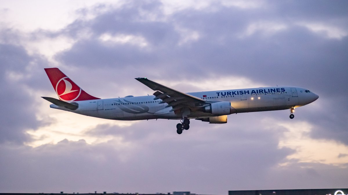 Turkish Airlines says Israelis, Iranians barred from flying to Syria