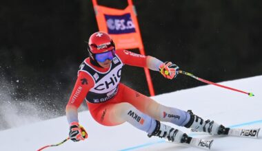 Corinne Suter sur le podium, doublé italien - rts.ch