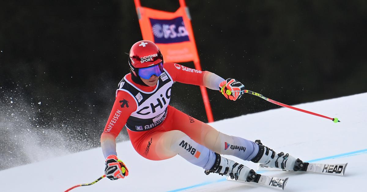 Corinne Suter sur le podium, doublé italien - rts.ch
