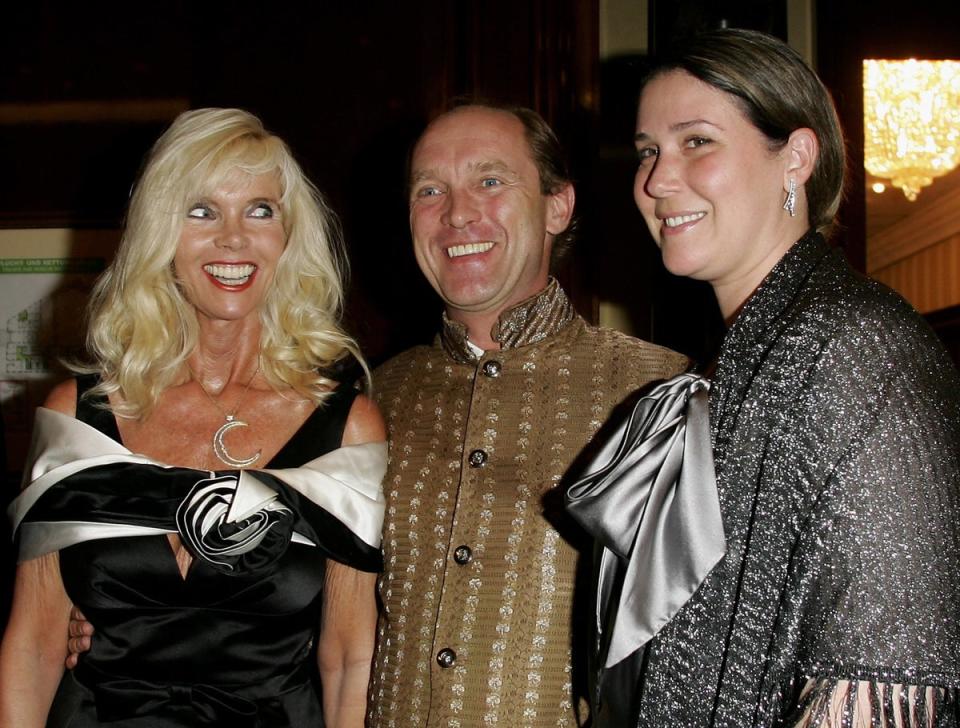 Carl-Eduard von Bismarck with his aunt Gunilla von Bismarck and former wife Natalie (Getty Images)