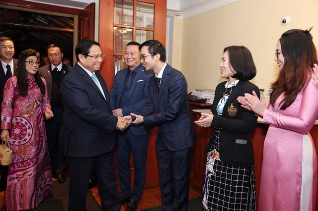 PM meets with embassy staff, Vietnamese community in Czech Republic