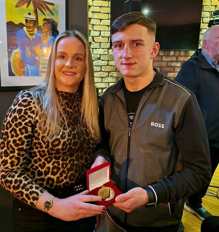 CCBB Treasurer Nicola Kelly makes a presentation to Kuba Pielesz, Golden Gloves BC at Hickeys Bar, Dromahane JW 