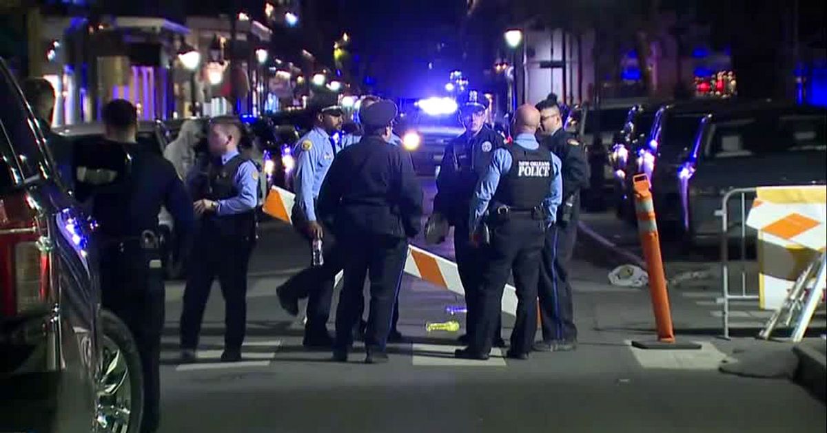 Bil körde in bland nyårsfirare i New Orleans – flera döda