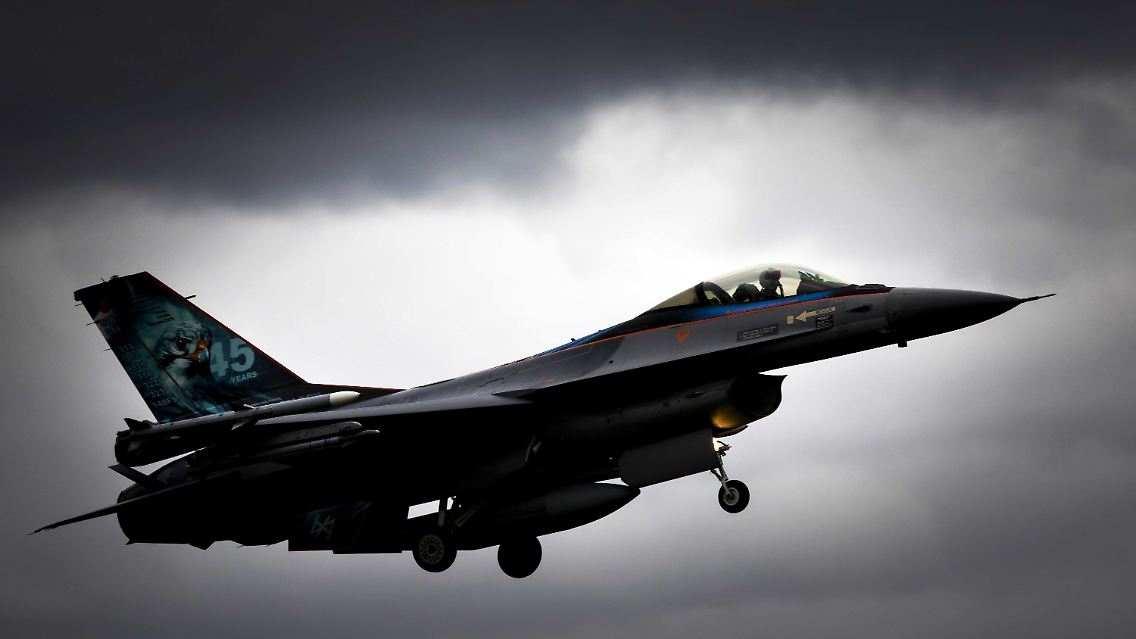Der US-amerikanische F-16 Kampfjet gilt als sehr vielseitig und ist unter NATO-Staaten weit verbreitet.