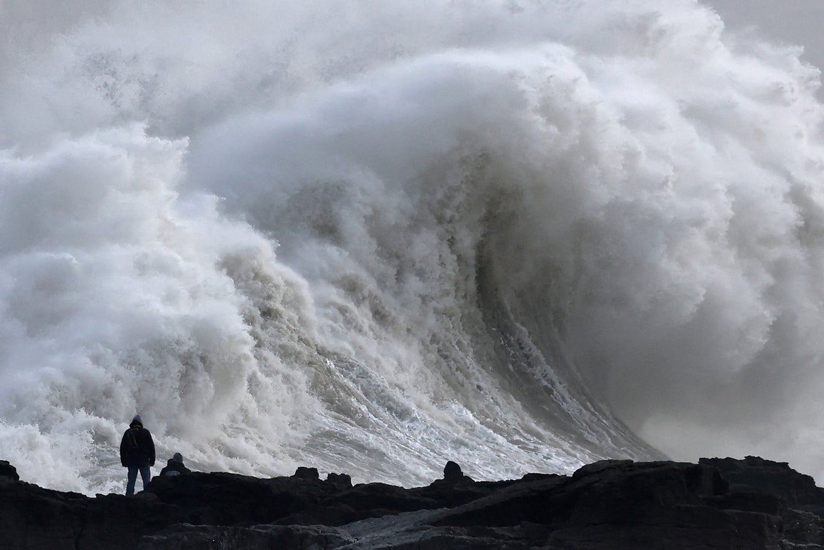 Storm Herminia brings heavy rain and 80mph winds with new Met Office warnings
