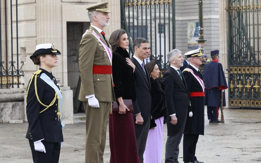 King Felipe VI and Queen Letizia, accompanied by Princess Leonor, preside over the Military Easter at the Royal Palace of Madrid.
