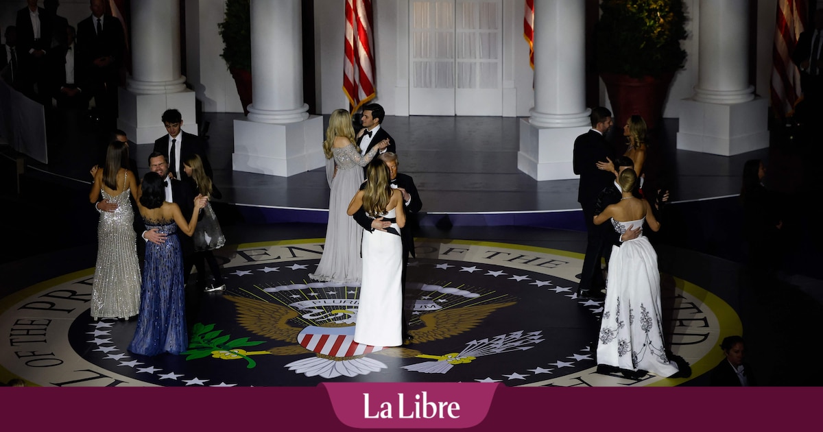 Investiture de Donald Trump: épée à la main, le président danse avec sa Première Dame lors du bal (VIDEOS)