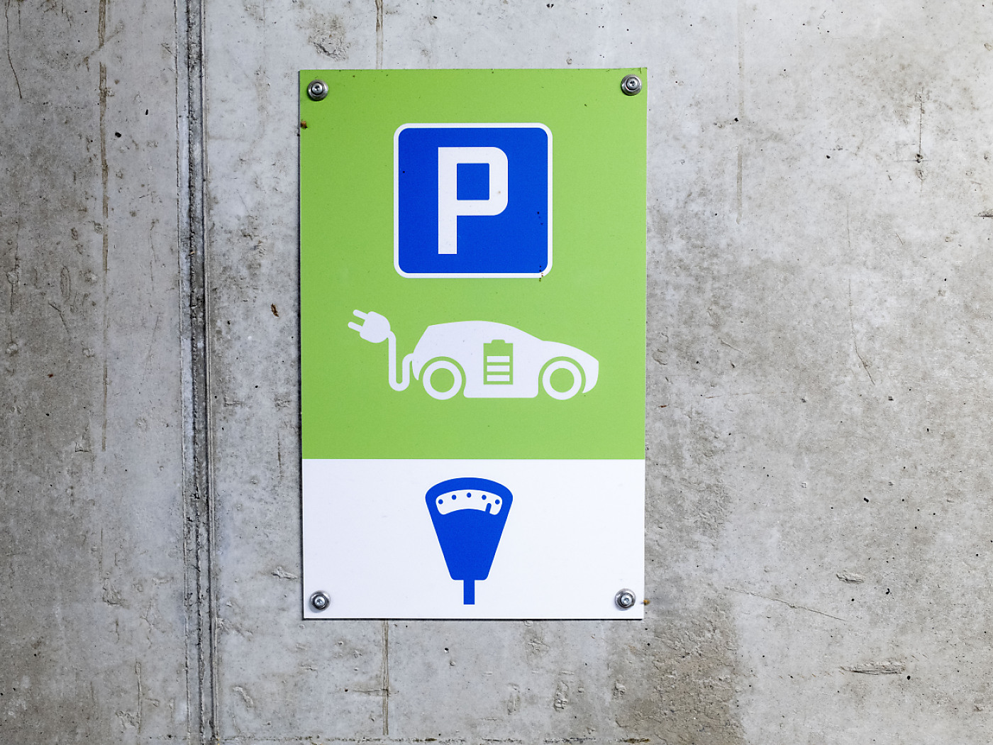 Growth in new electric car sales stagnates
