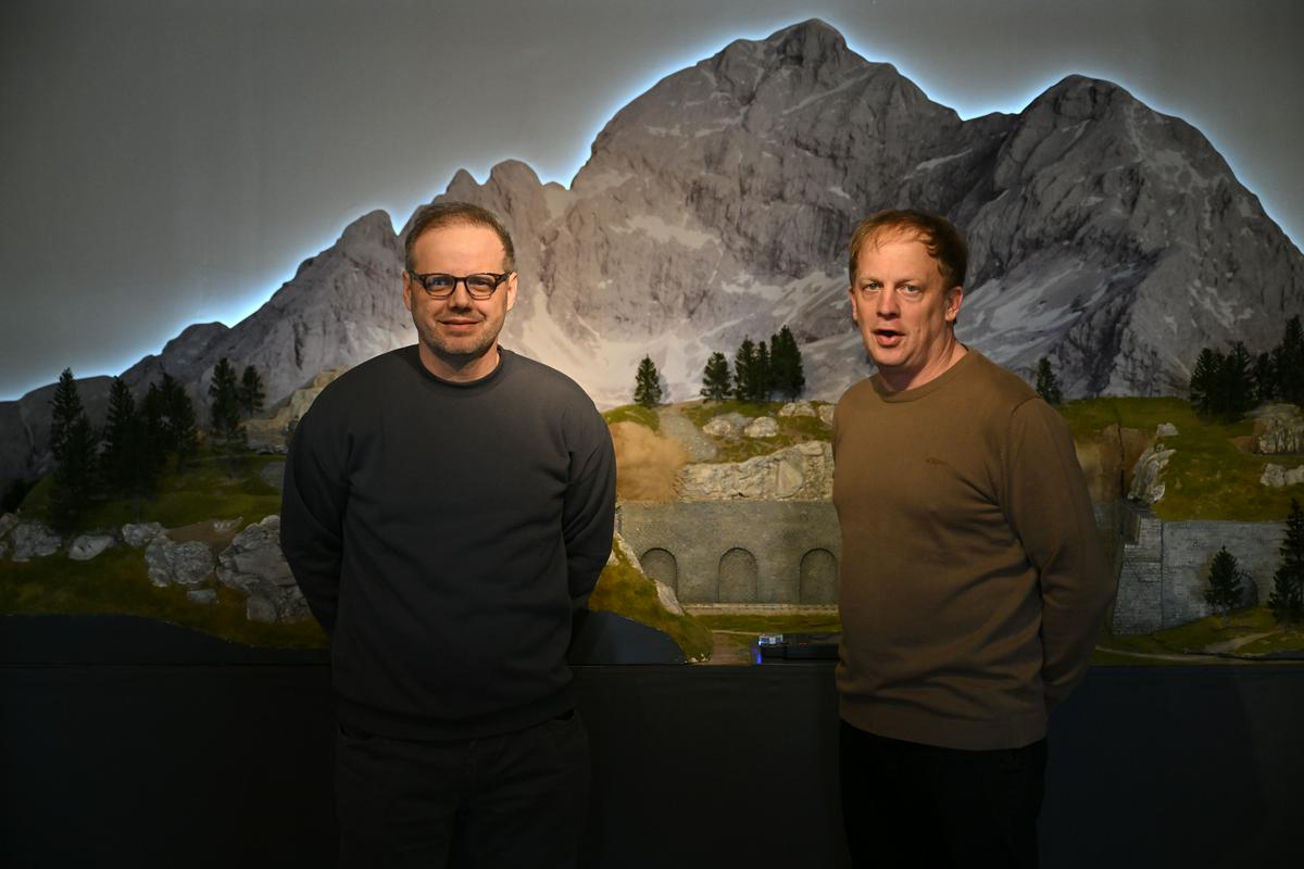 Ustvarjalec maket Igor Grabnar in vodja programa muzeja Bine Logar. Foto: BoBo Ustvarjalec maket Igor Grabnar in vodja programa muzeja Bine Logar. Foto: BoBo