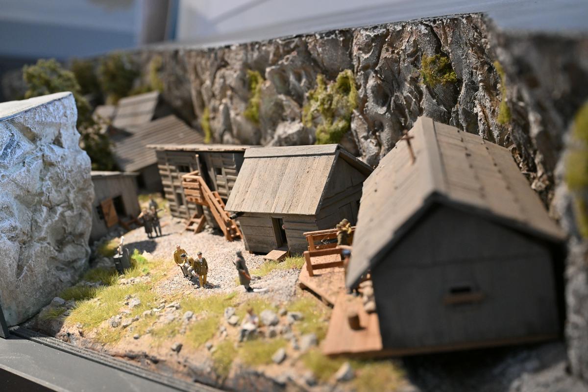 V prvem nadstropju je prikazana preteklost od Rimljanov do osamosvojitve Slovenije. Foto: BoBo V prvem nadstropju je prikazana preteklost od Rimljanov do osamosvojitve Slovenije. Foto: BoBo