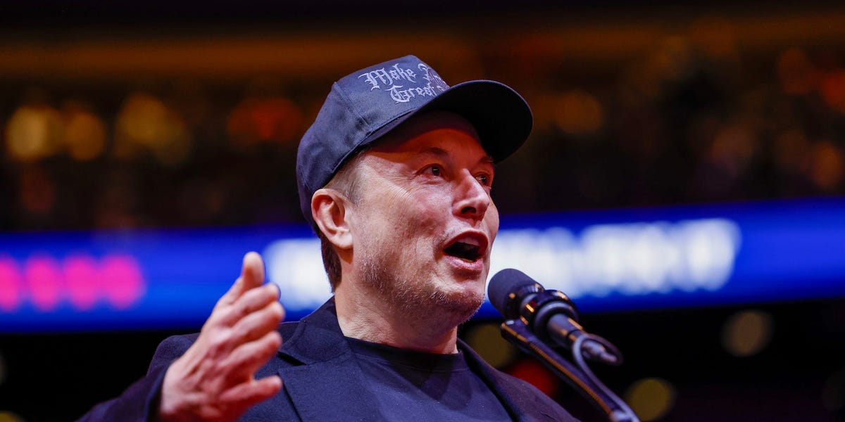 Elon Musk Speaks Out Again in Favor of the Far-Right in the UK