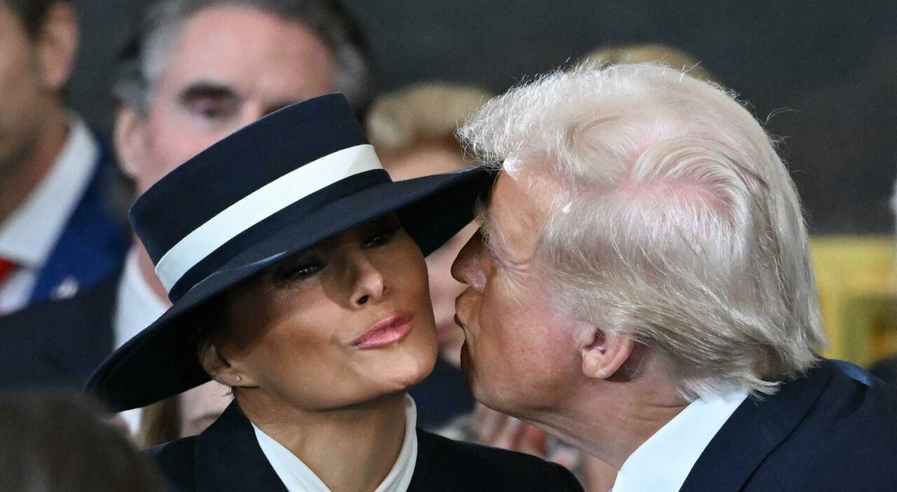 Melania Trump, il significato del look: cappello sugli occhi ed evita il bacio con Donald. Come è cambiata la first lady