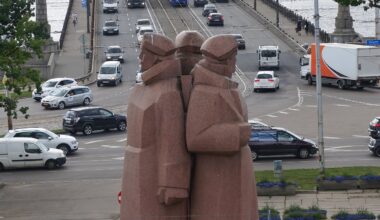 Arī Latviešu strēlnieku piemineklis jānojauc vai jāpārvieto / Raksts
