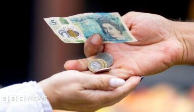 Shops and firms will not be forced to accept cash