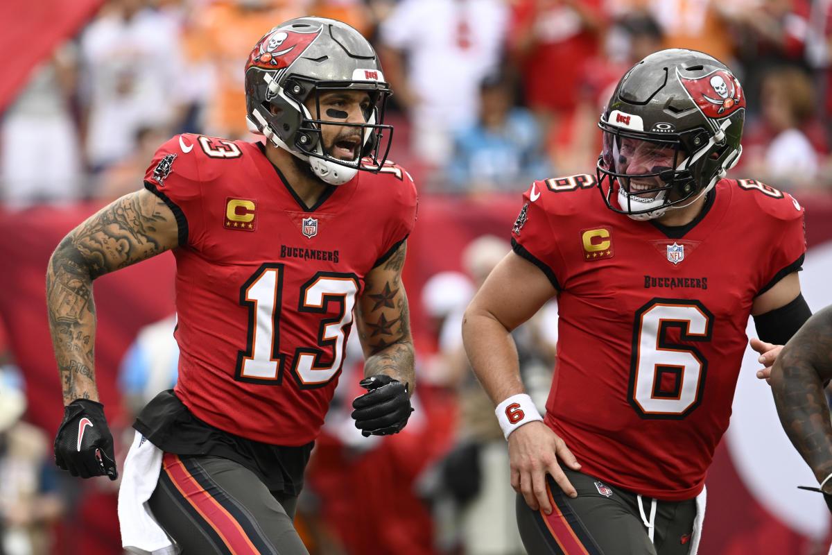 NFL scores, live updates: Buccaneers take on Saints, Falcons play Panthers with NFC South title in the balance