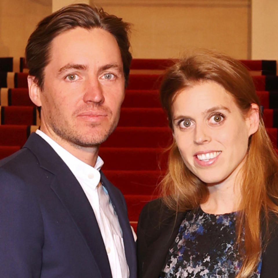  Edoardo Mapelli Mozzi poses with wife Princess Beatrice. 
