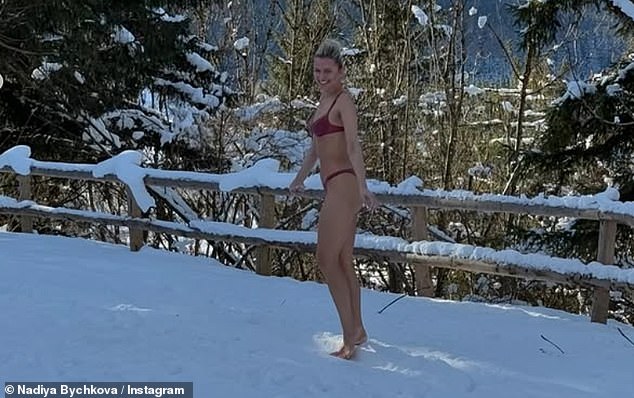 Nadiya showed off her impressive physique while walking barefoot in the Slovenian snow