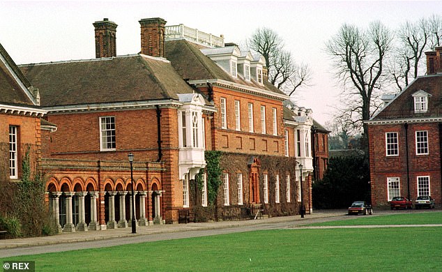 Marlborough has six all-boys¿ houses, six all-girls¿ houses and four mixed houses